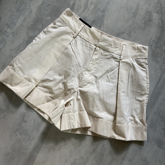 Banana Republic shorts  high waisted cotton/spandex  cream colored zip front NWT - Picture 1 of 11